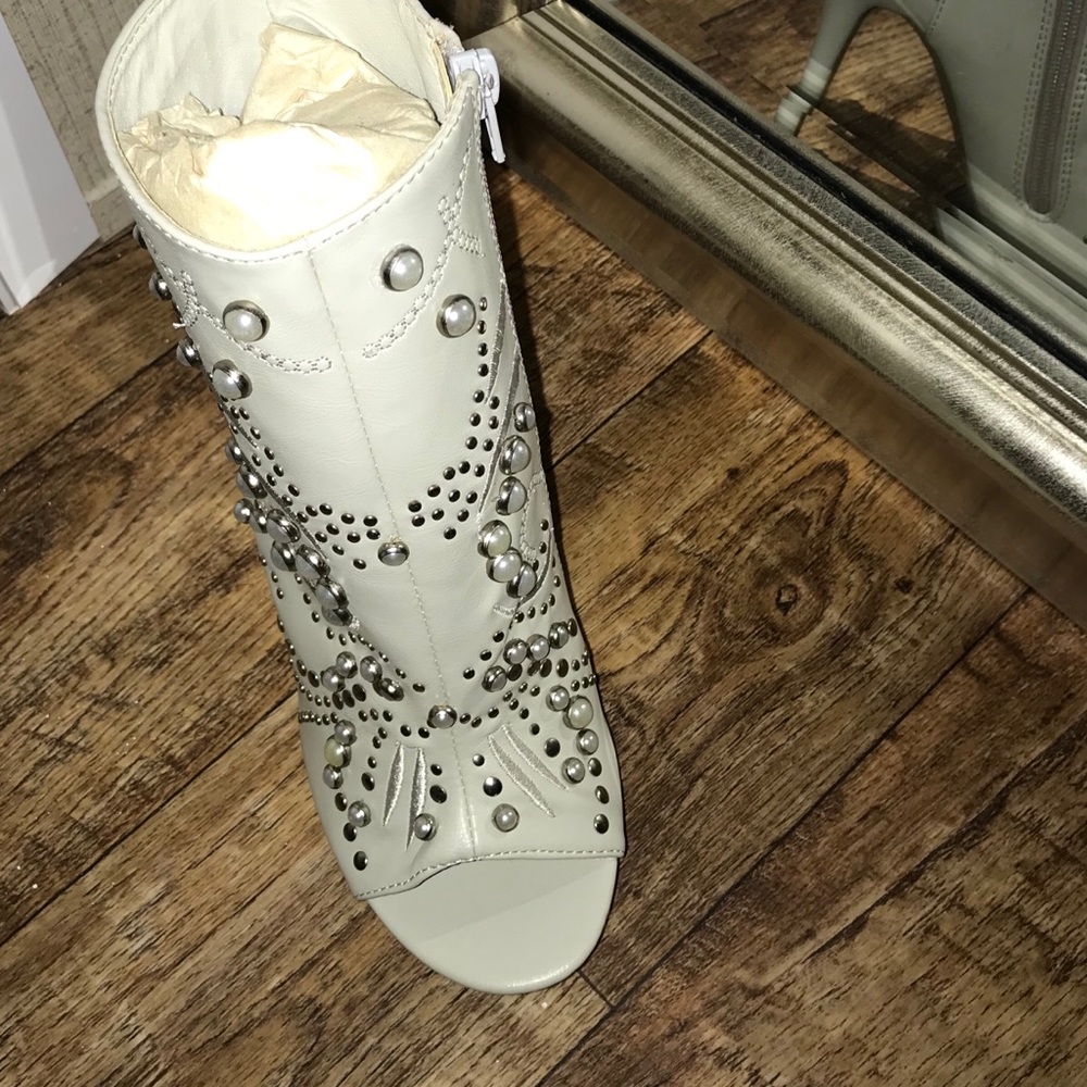 Off white peep toe pumps